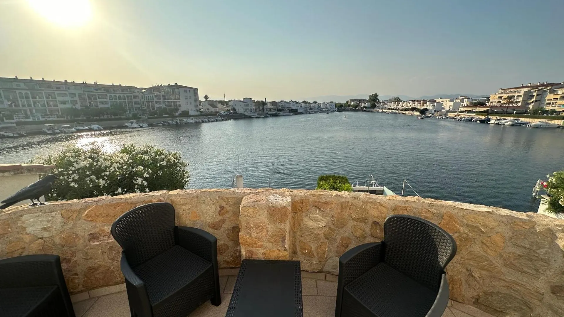 度假居 Casa Con Increibles Vistas A Canal Y Amarre 艾姆布里亚布拉瓦